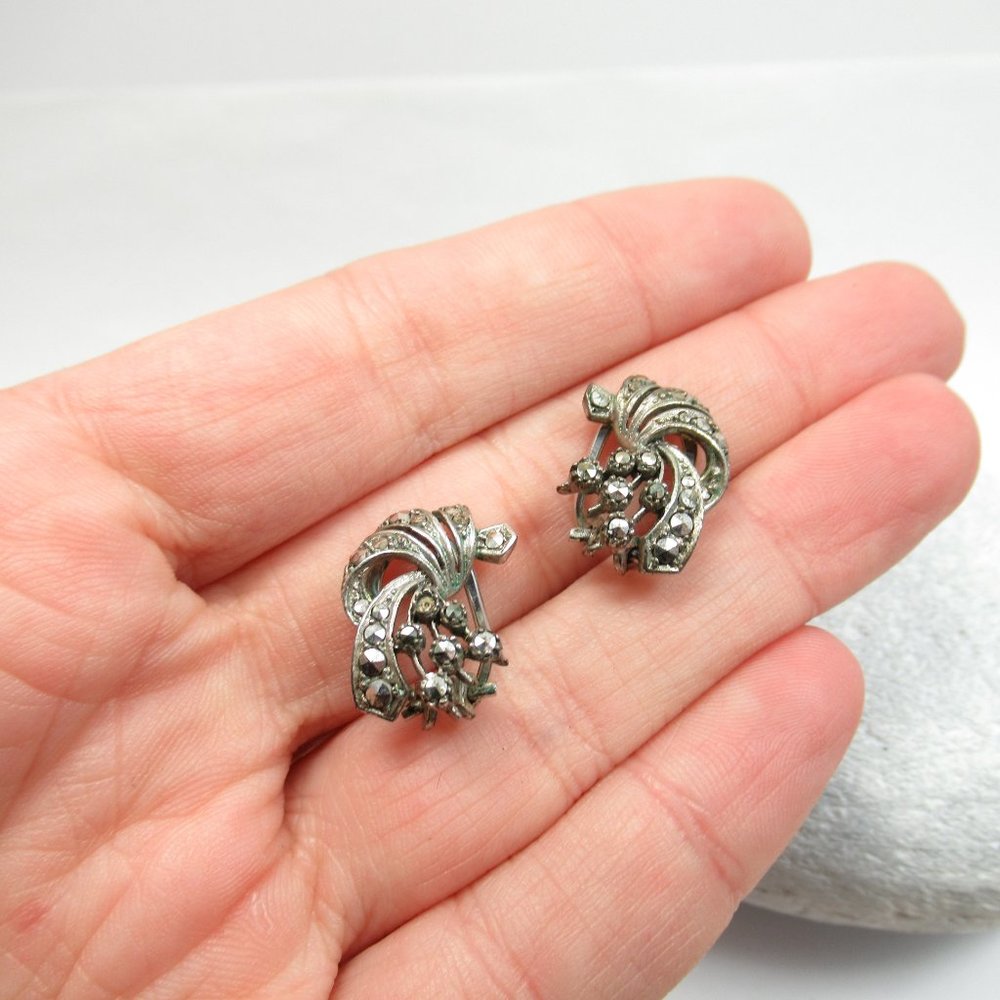 Vintage Swirling Clip Earrings